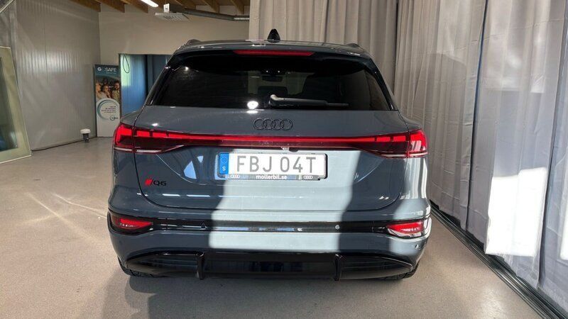 Begagnad Audi Q6 e-tron S-Line 285 kW (388 HK) 2024 Grå SUV