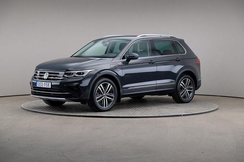Grå Begagnad 2022 VW Tiguan Elegance SUV | 325 000 kr (Superpris) - Bild 1/4