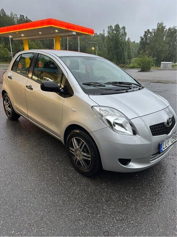 Silver Begagnad 2006 Toyota Yaris Halvkombi | 28 500 kr (Marknadspris) - Bild 1/4