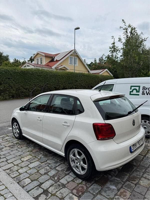 Vit Begagnad 2011 VW Polo Halvkombi | 40 000 kr (Bra pris) - Bild 1/4