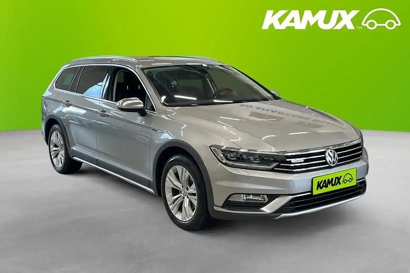 Silver/grå Begagnad 2017 VW Passat Kombi | 169 700 kr (Lite dyr) - Bild 1/4