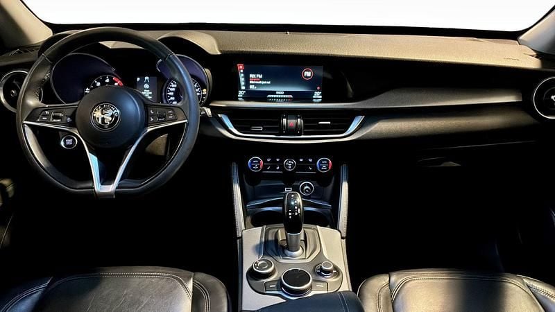 Begagnad Alfa Romeo Stelvio 209 HK (153 kW) 2017 Grå (grey) SUV