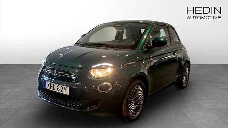 Grön (green) Begagnad 2022 Fiat 500e Icon Sportkupé | 199 900 kr (Marknadspris) - Bild 1/4
