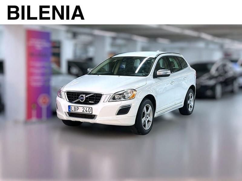 Vit Begagnad 2013 Volvo XC60 R-Design SUV | 149 900 kr (Superpris) - Bild 1/3