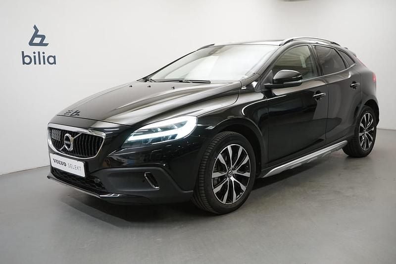 Svart Begagnad 2019 Volvo V40 CC Pro Kombi | 222 000 kr (Marknadspris) - Bild 1/4