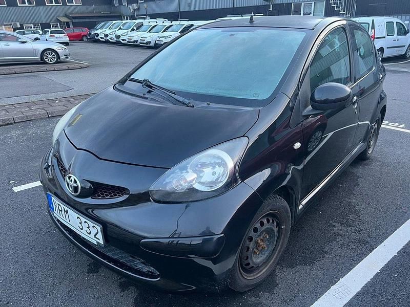 Svart Begagnad 2008 Toyota Aygo Halvkombi | 32 999 kr - Bild 1/4