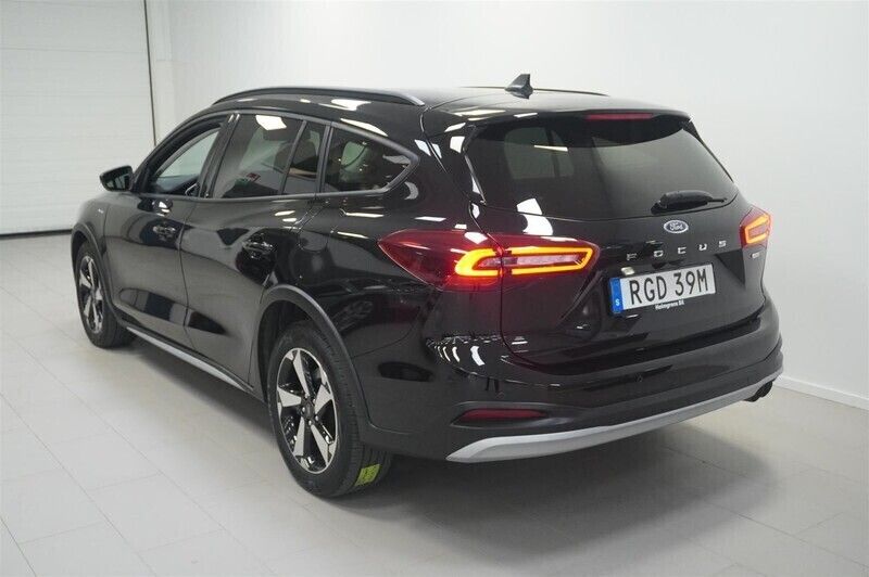 Begagnad Ford Focus Active 125 HK (91 kW) 2023 Svart Kombi