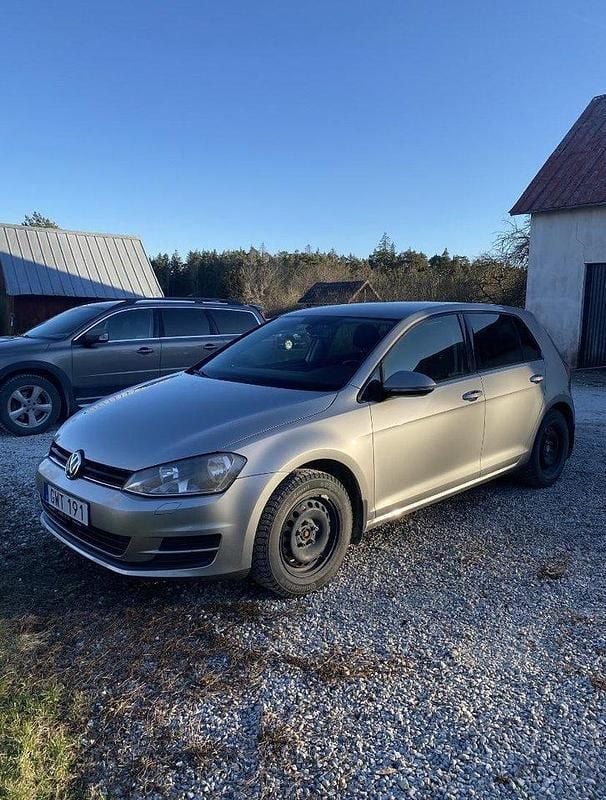 Silver Begagnad 2016 VW Golf VII Halvkombi | 120 000 kr (Bra pris) - Bild 1/1