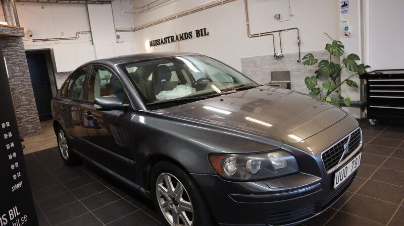 Begagnad Volvo S40 141 HK (103 kW) 2004 Grå Sedan