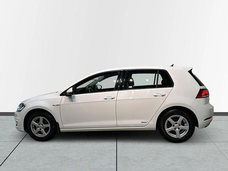 Begagnad VW e-Golf 100 kW (136 HK) 2017 Vit Halvkombi