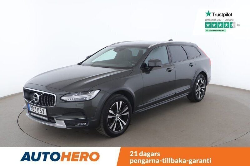 Mörkgrå (grå) Begagnad 2020 Volvo V90 CC Momentum Kombi | 331 000 kr (Bra pris) - Bild 1/4