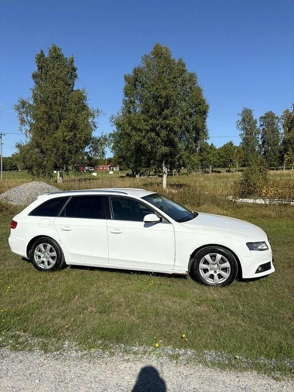 Vit Begagnad 2010 Audi A4 Comfort Kombi | 51 000 kr (Bra pris) - Bild 1/4
