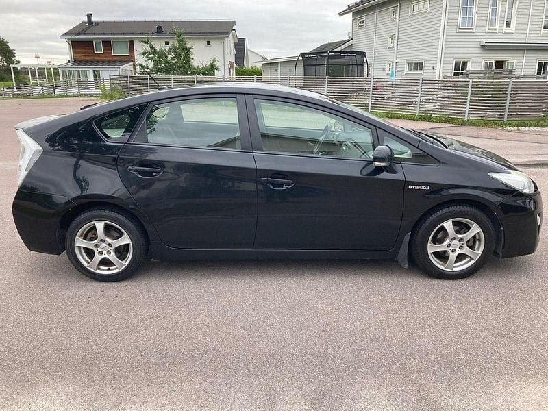 Svart Begagnad 2010 Toyota Prius Halvkombi | 115 000 kr (Marknadspris) - Bild 1/3