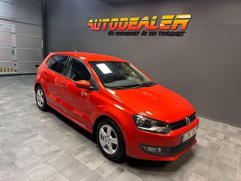 Orange Begagnad 2012 VW Polo Halvkombi | 69 900 kr (Marknadspris) - Bild 1/4