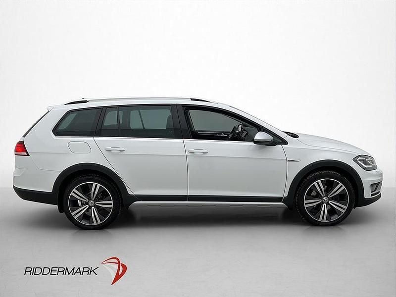 Begagnad VW Golf Alltrack 180 HK (132 kW) 2017 Vit Kombi
