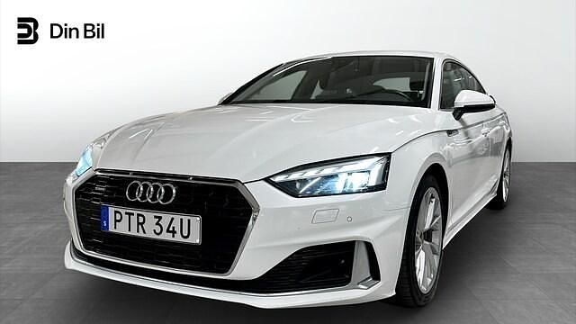 Vit Begagnad 2023 Audi A5 Sportback Advanced Halvkombi | 339 000 kr (Superpris) - Bild 1/4