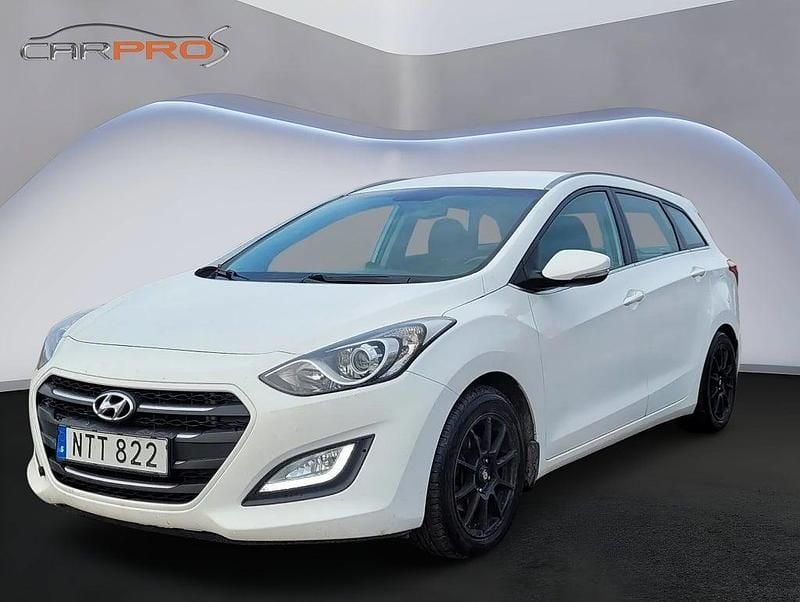 Vit Begagnad 2015 Hyundai i30 Kombi | 94 900 kr (Marknadspris) - Bild 1/4