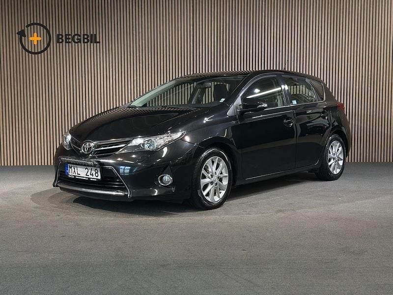 Svart Begagnad 2013 Toyota Auris Halvkombi | 89 700 kr (Bra pris) - Bild 1/4