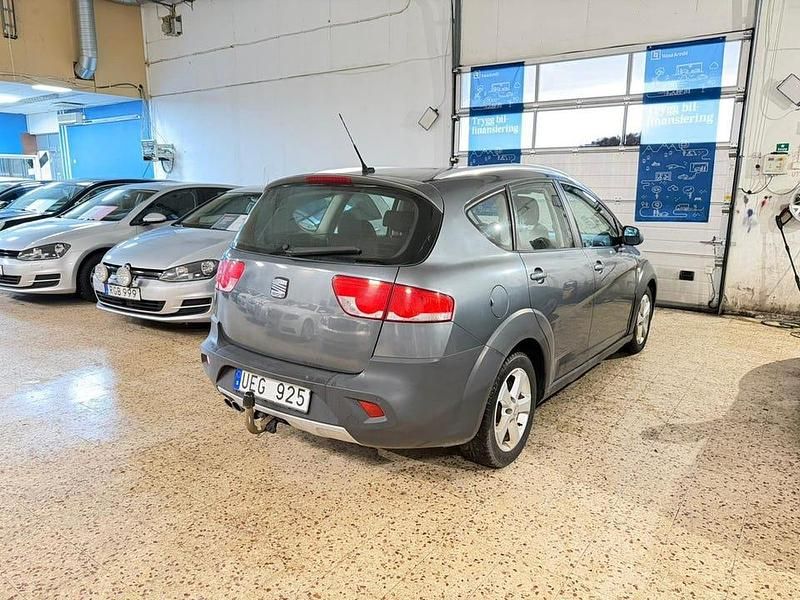 Begagnad Seat Altea 140 HK (102 kW) 2012 Mörkgrå SUV