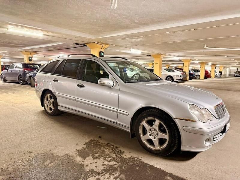 Begagnad Mercedes C220 150 HK (110 kW) 2006