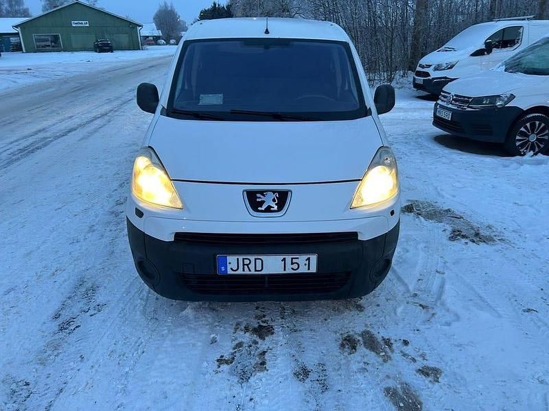 Vit Begagnad 2009 Peugeot Partner Minibuss | 24 000 kr (Bra pris) - Bild 1/4