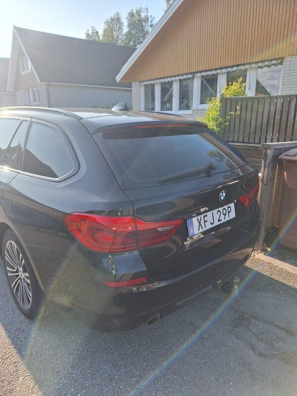 Svart Begagnad 2019 BMW 520 Kombi | 265 000 kr (Marknadspris) - Bild 1/2