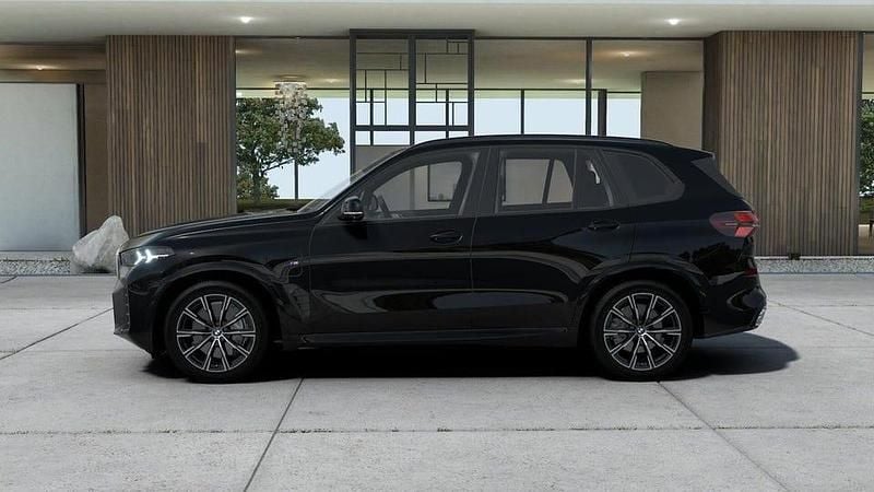 Ny BMW X5 M Sport 490 HK (360 kW) 2025 Safirsvart metallic SUV