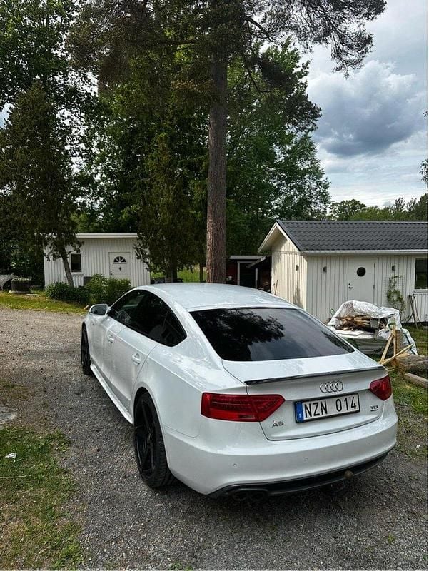 Vit Begagnad 2014 Audi A5 Sportback S-Line Halvkombi | 189 000 kr (Dyr) - Bild 1/4