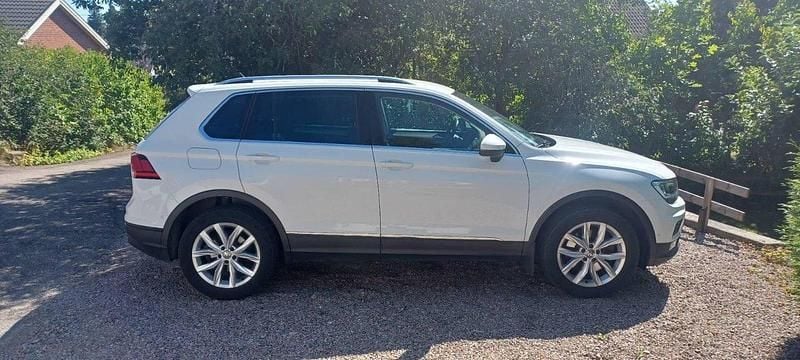 Vit Begagnad 2020 VW Tiguan SUV | 249 000 kr (Bra pris) - Bild 1/4