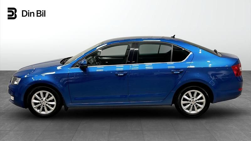 Begagnad Skoda Octavia Ambition 150 HK (110 kW) 2016 Blå Sedan