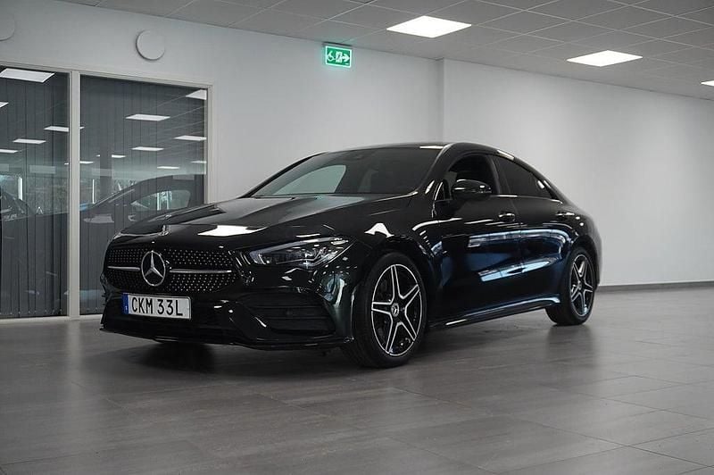 Svart Begagnad 2020 Mercedes 200 AMG Halvkombi | 339 800 kr - Bild 1/4