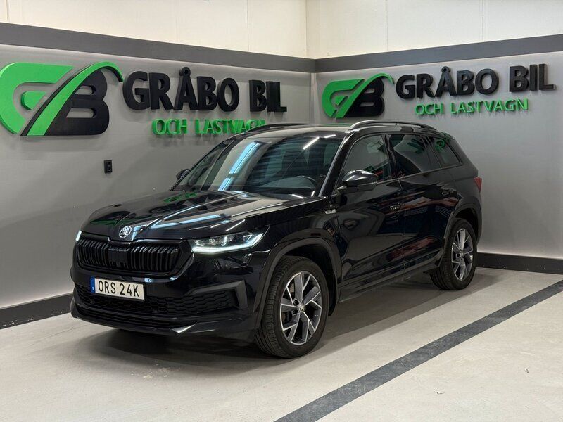 Svart Begagnad 2022 Skoda Kodiaq SportLine SUV | 369 900 kr (Lite dyr) - Bild 1/4