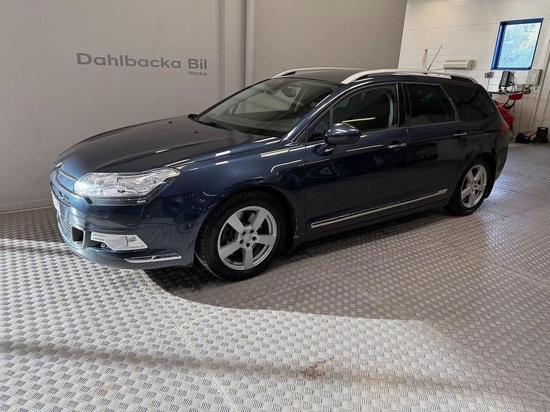 Mörkblå (blå) Begagnad 2015 Citroën C5 Kombi | 135 000 kr (Dyr) - Bild 1/4