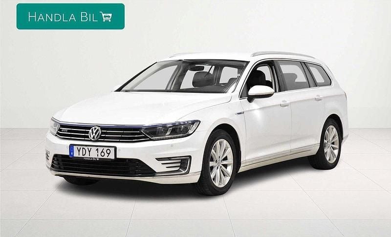 Vit Begagnad 2016 VW Passat GTE Kombi | 169 900 kr (Bra pris) - Bild 1/4