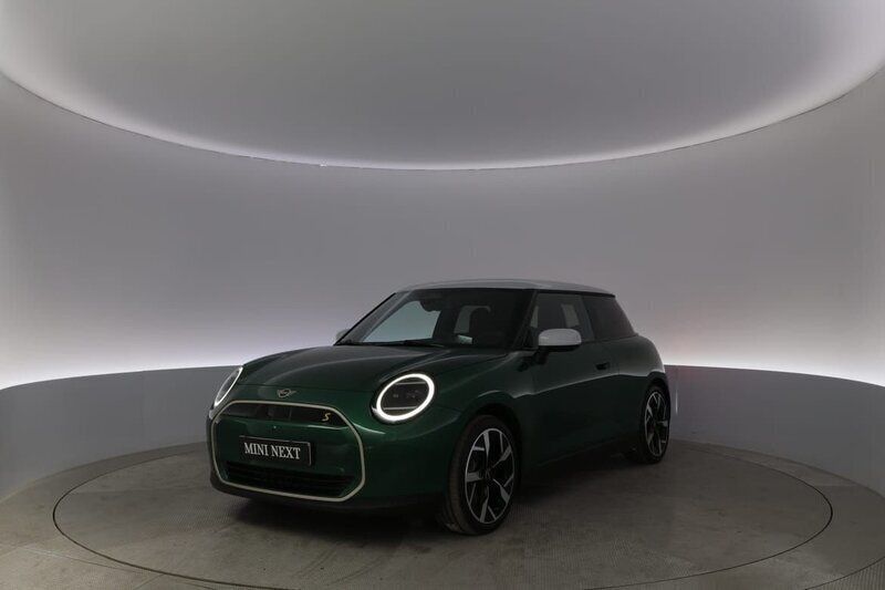 Grön Begagnad 2023 Mini Cooper SE Halvkombi | 449 900 kr - Bild 1/4