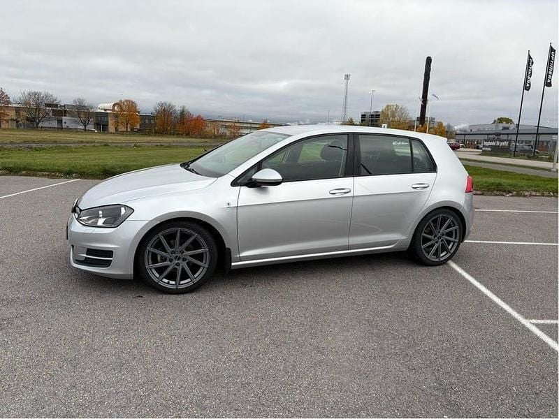 Silver Begagnad 2016 VW Golf VII Halvkombi | 117 000 kr (Marknadspris) - Bild 1/4