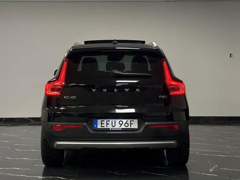 Begagnad Volvo XC40 Momentum 262 HK (192 kW) 2020 Svart SUV