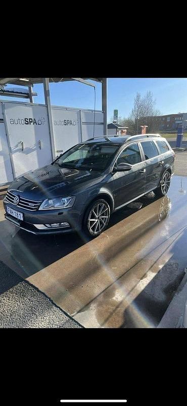 Grå Begagnad 2013 VW Passat Alltrack Kombi | 85 000 kr (Marknadspris) - Bild 1/4
