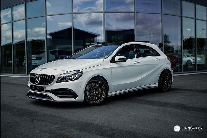 Vit Begagnad 2015 Mercedes A45 AMG Kombi | 309 900 kr (Lite dyr) - Bild 1/4