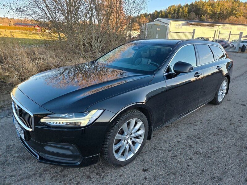 Svart Begagnad 2022 Volvo V90 Kombi | 199 900 kr - Bild 1/4