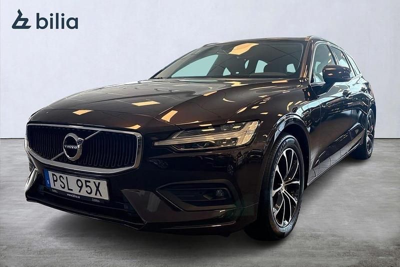 Mörkbrun Begagnad 2019 Volvo V60 Momentum Kombi | 229 900 kr (Marknadspris) - Bild 1/3
