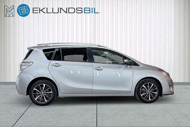 Begagnad Toyota Verso Edition 147 HK (108 kW) 2017 Ultra silver Minibuss
