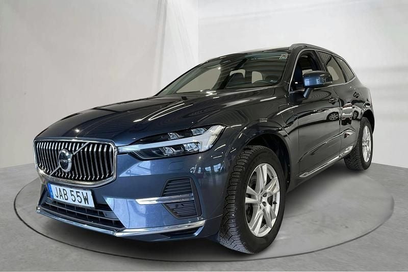 Mörkblå Begagnad 2023 Volvo XC60 Core SUV | 334 900 kr - Bild 1/4
