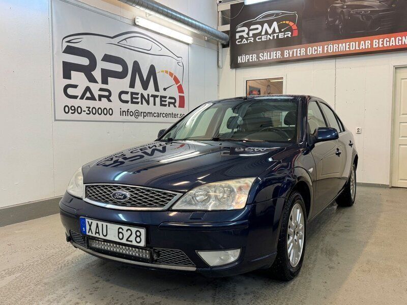 Mörkblå (blå) Begagnad 2006 Ford Mondeo Titanium X Halvkombi | 34 900 kr (Dyr) - Bild 1/4