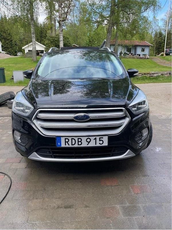 Svart Begagnad 2018 Ford Kuga Titanium SUV | 130 000 kr (Bra pris) - Bild 1/4