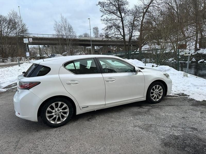 Begagnad Lexus CT200h 136 HK (100 kW) 2012