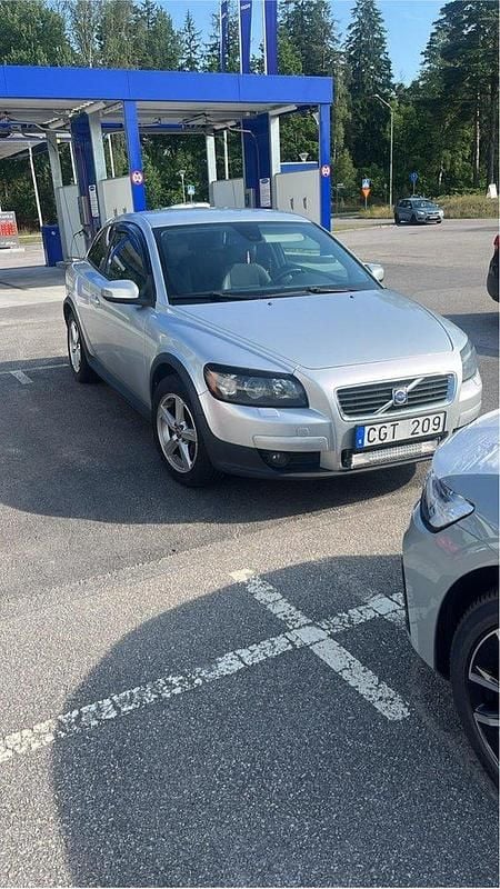 Silver Begagnad 2009 Volvo C30 Momentum Halvkombi | 25 500 kr (Superpris) - Bild 1/4