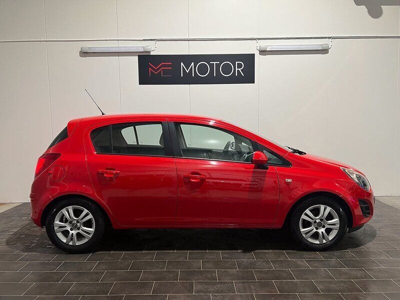 Begagnad Opel Corsa 96 HK (70 kW) 2013 Röd Halvkombi
