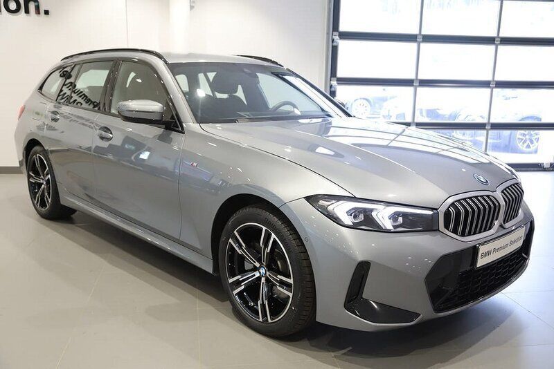 Grå Begagnad 2024 BMW 330e M Sport Kombi | 549 000 kr (Dyr) - Bild 1/2