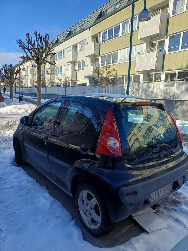 Begagnad Peugeot 107 68 HK (50 kW) 2007 Svart Halvkombi